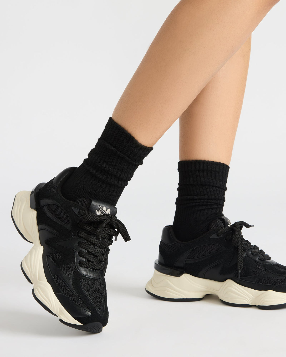 SEBI Black Low-Top Lace-Up Women's Sneaker