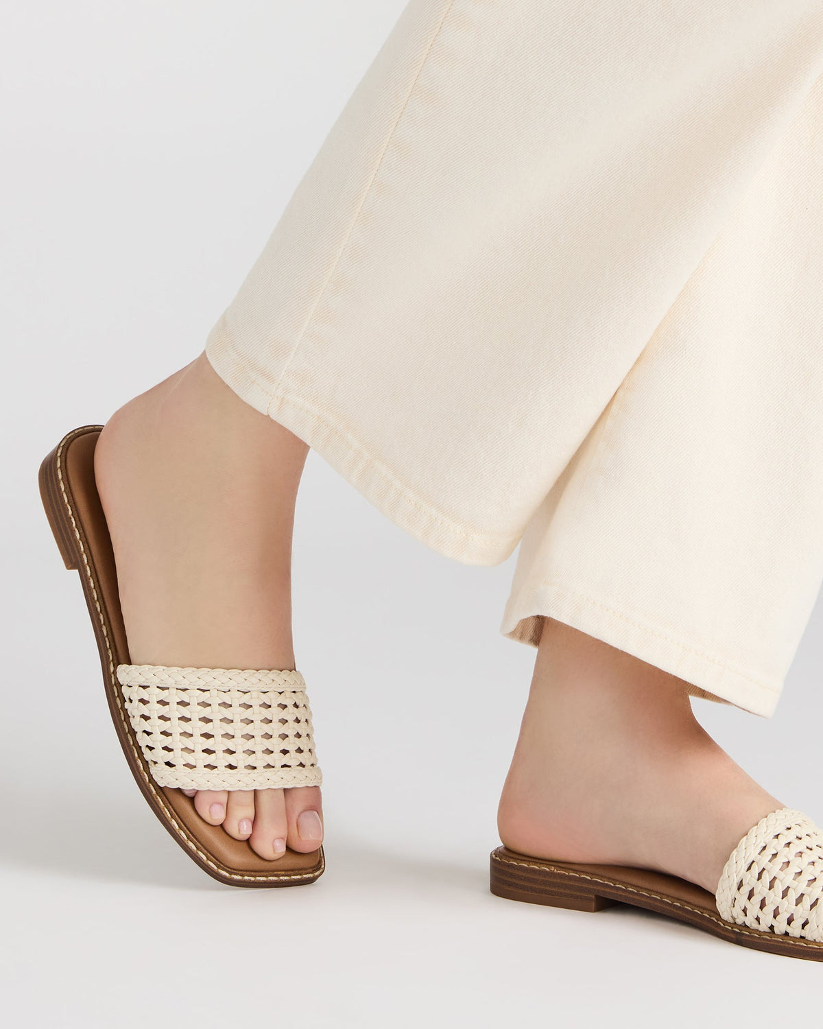 SNIDER White Square-Toe Slide Woven Women's Sandal