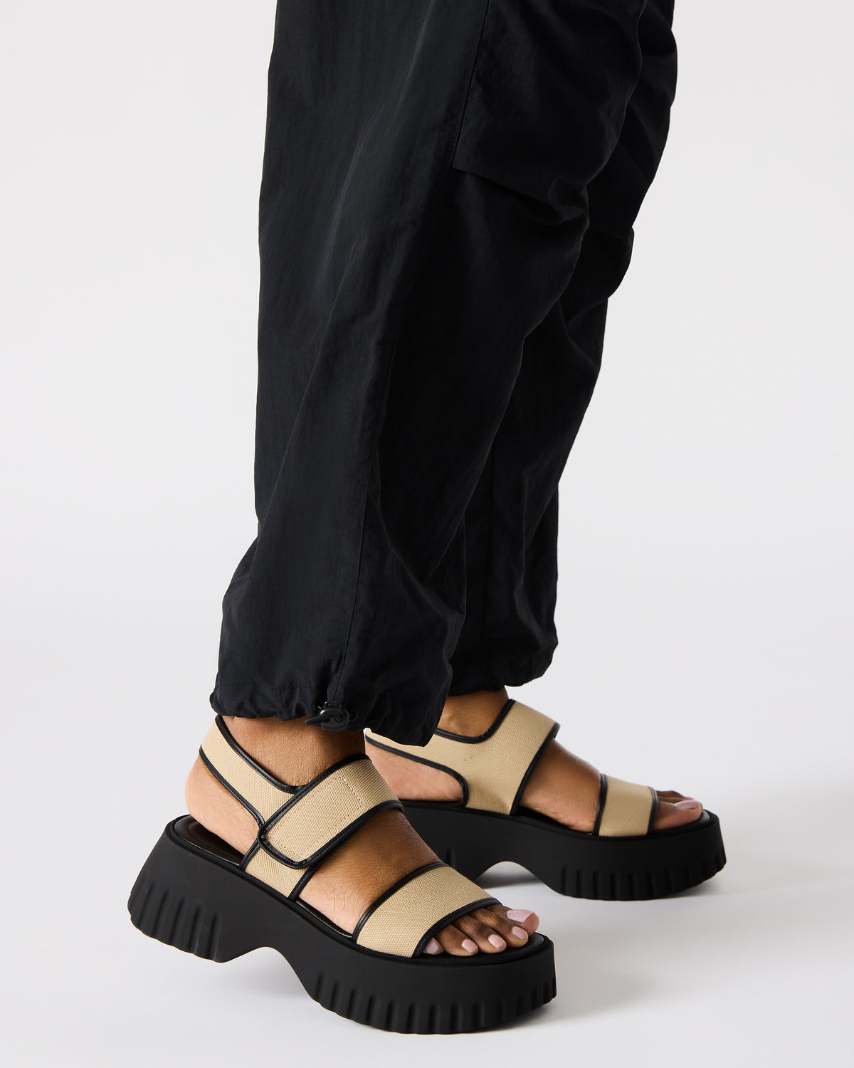 GROVER Black/Tan Women's Square-Toe Platform Sandal