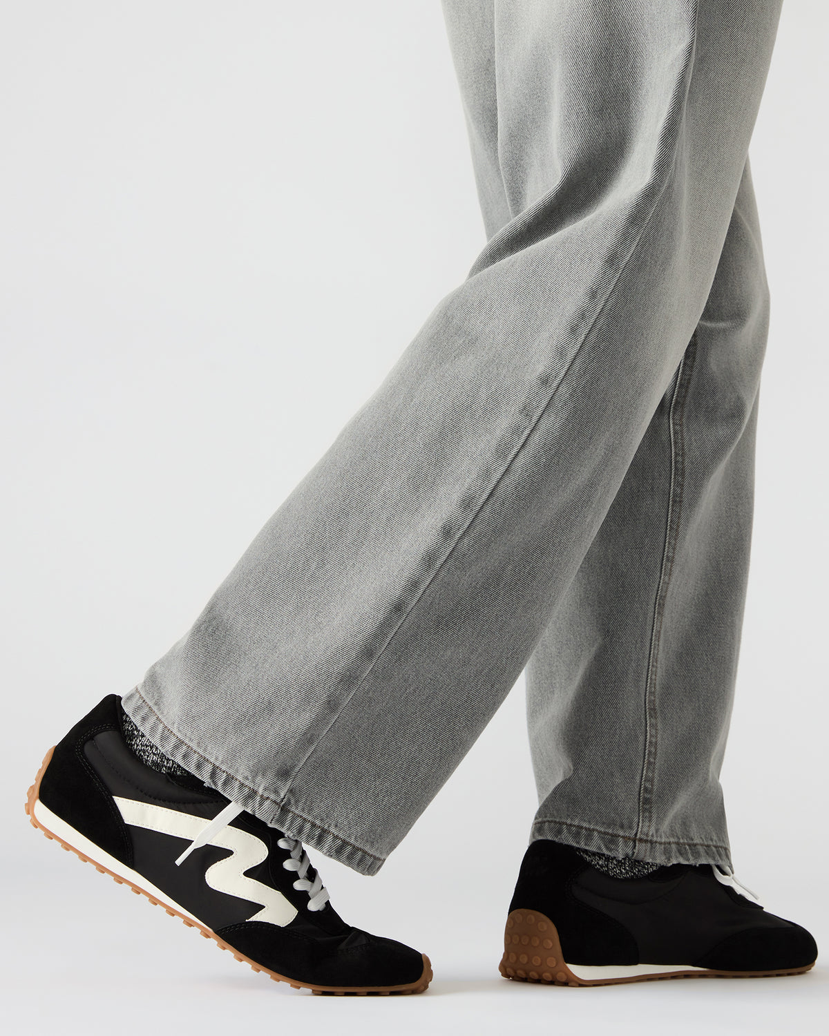 CYRUS Black Low-Top Lace-Up Men's Sneaker