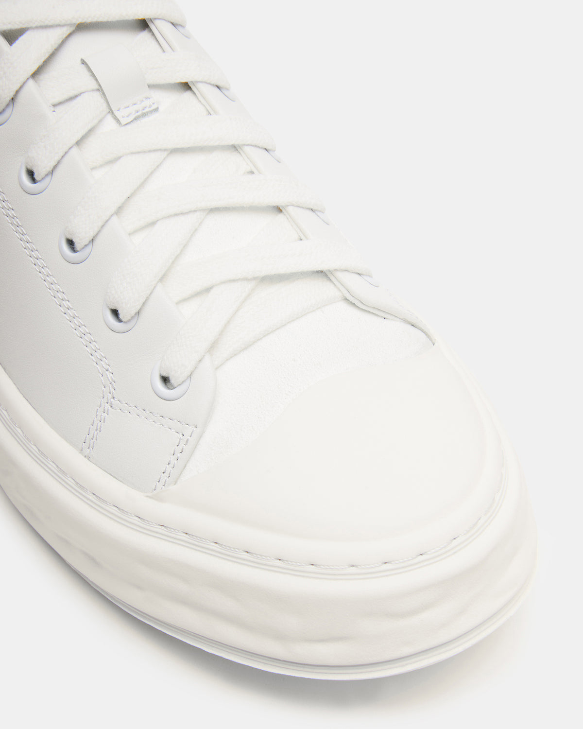 MACRAE White Leather Men's Low-Top Fashion Sneaker