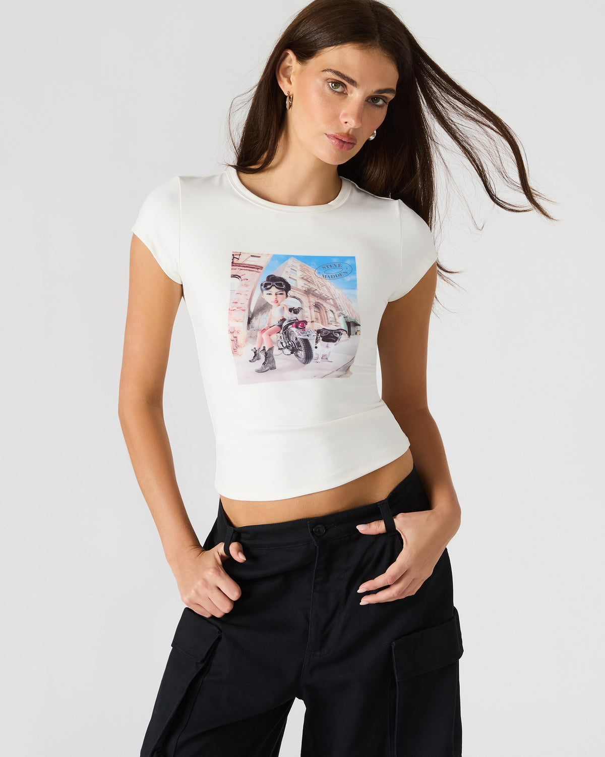 GOLDIE Antique Short-Sleeved Graphic Tee Form-Fitting Women's Top