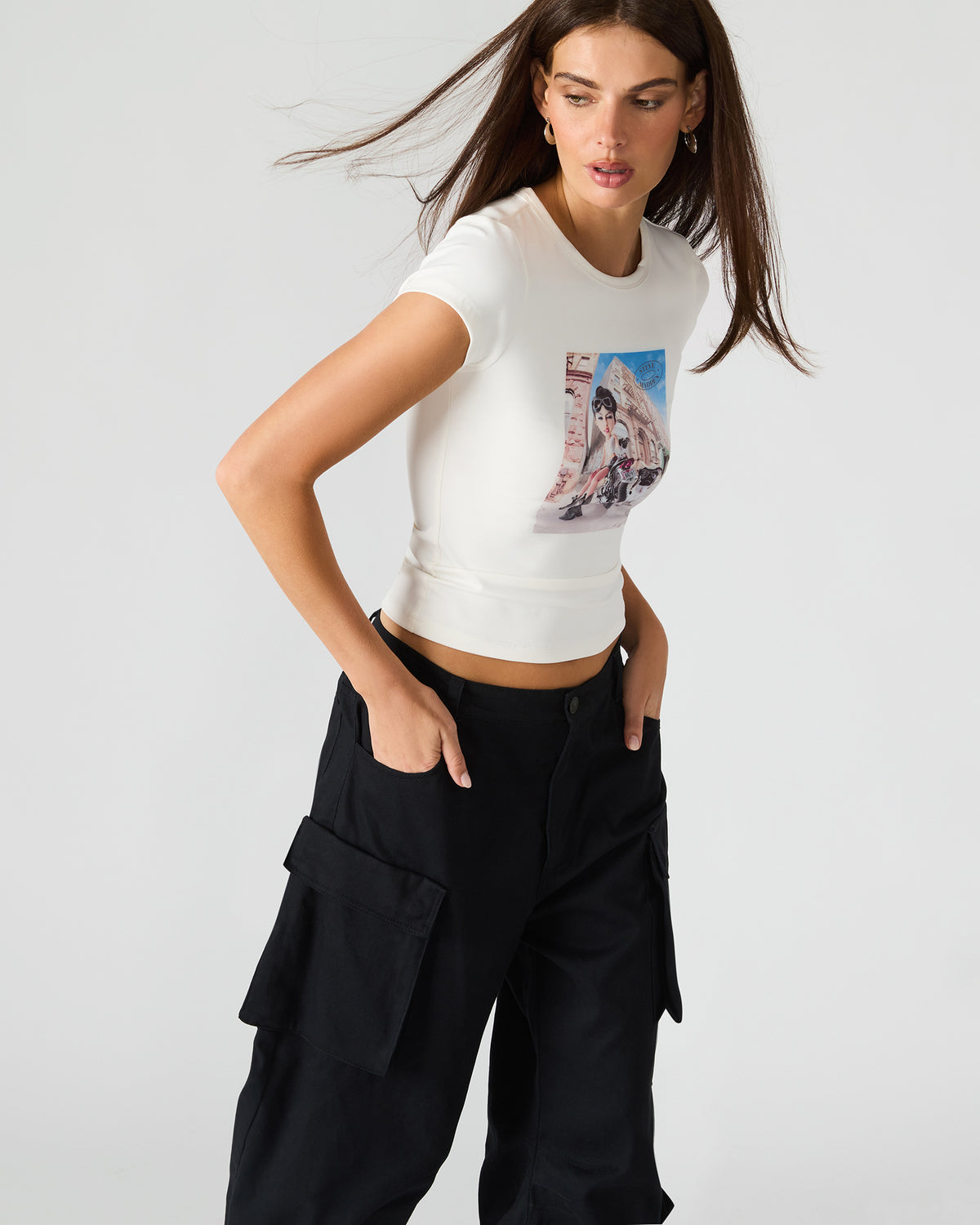 GOLDIE Antique Short-Sleeved Graphic Tee Form-Fitting Women's Top