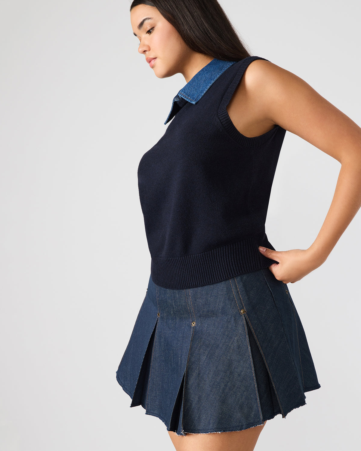 JEANE Sweater Vest Knit Collared Sleeveless Women's Top
